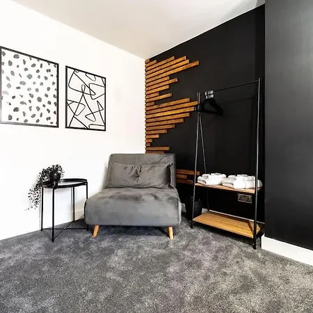 Holiday home Palm Place 3bd With Parking Suits Contractor Leeds (West Yorkshire)