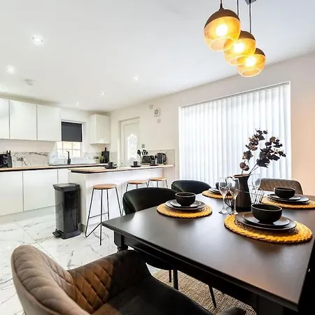 Palm Place 3bd With Parking Suits Contractor * Leeds (West Yorkshire)