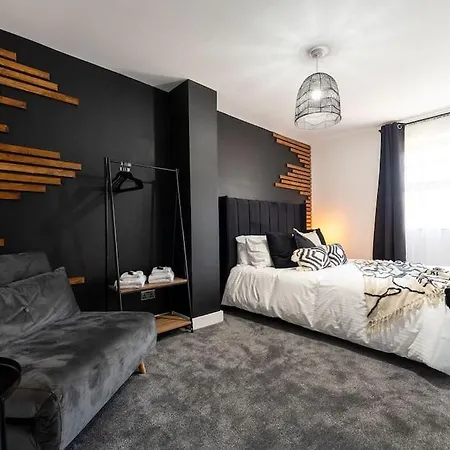 Palm Place 3bd With Parking Suits Contractor * Leeds (West Yorkshire)