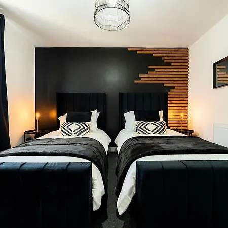 Holiday home Palm Place 3bd With Parking Suits Contractor Leeds (West Yorkshire)