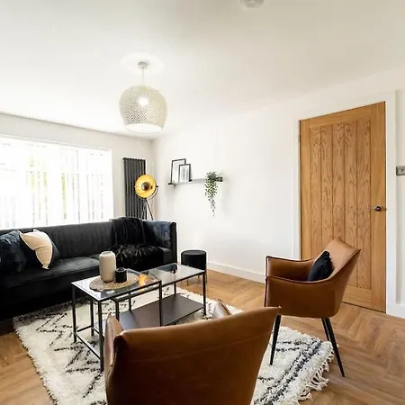 Holiday home Palm Place 3bd With Parking Suits Contractor Leeds (West Yorkshire)