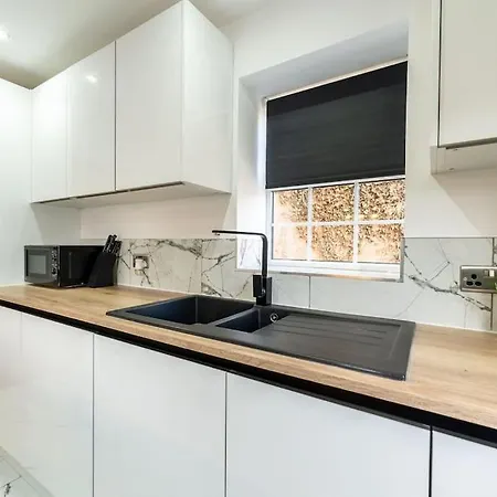 Palm Place 3bd With Parking Suits Contractor Holiday home